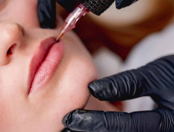 Des conseils simples pour entretenir votre maquillage semi-permanent et le garder frais plus longtemps