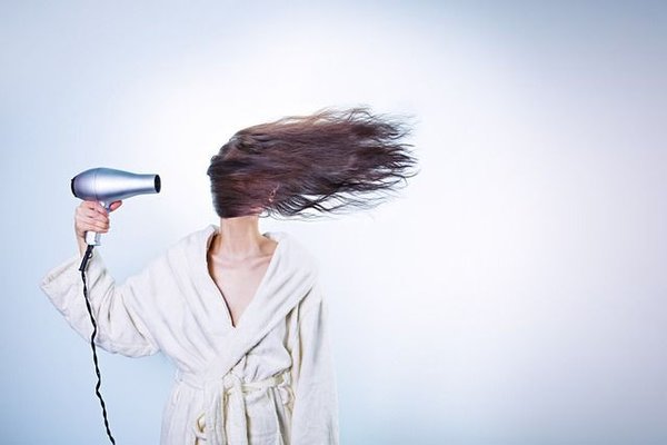 Quelles astuces de lissage de barbe frisée pouvez-vous adopter ?