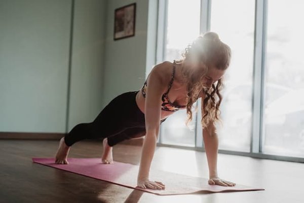Trois exercices essentiels à exécuter sur votre planche d'équilibre