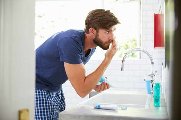 Éveillez la séduction en pyjama : astuces pour une touche de charme