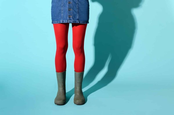 Comment choisir des collants fantaisie pour dynamiser une tenue sobre ?
