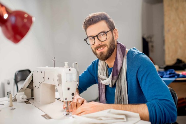 Machine à coudre surjeteuse : avantageuse pour une entreprise industrielle